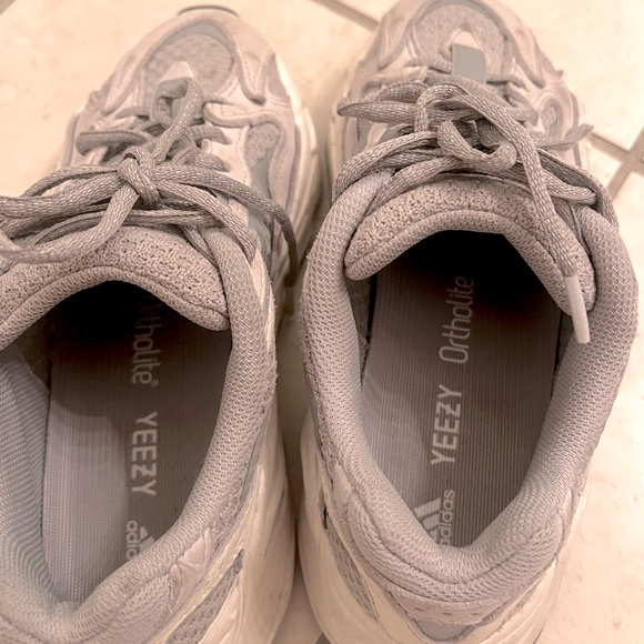 Reflective Adidas Yeezy Boost 700 V2 - Picture 6 of 16